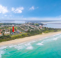 Pippi View 1 Bottom - across the road from the beach - Accommodation Gladstone