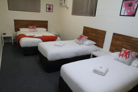 Plainsman Motel - Accommodation Gladstone 2