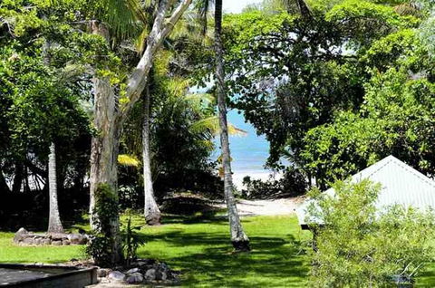 Plantation House 1 Spacious 4 Bedroom House Near Beach WIFI Netflix Telstra TV Playground Pool BBQ - Accommodation Gladstone 2