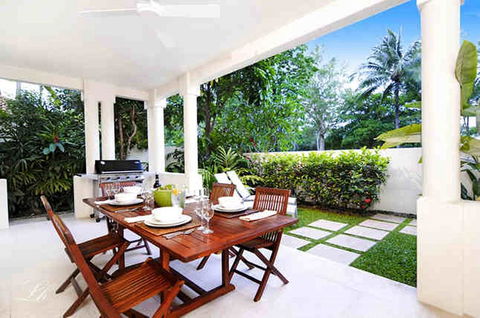 Plantation House 1 Spacious 4 Bedroom House Near Beach WIFI Netflix Telstra TV Playground Pool BBQ - Accommodation Gladstone 1