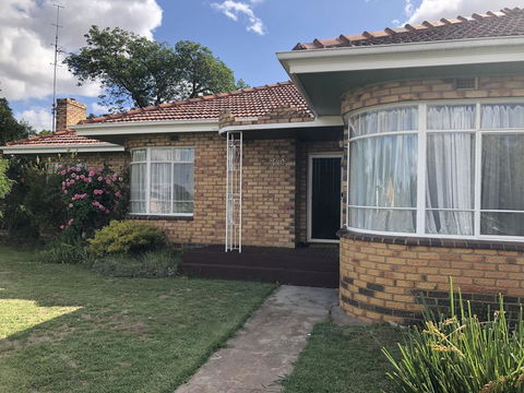 Pleasant View - Accommodation Gladstone 0