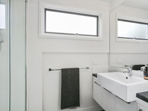 Point Roadknight Villa 3 - Accommodation Gladstone 2