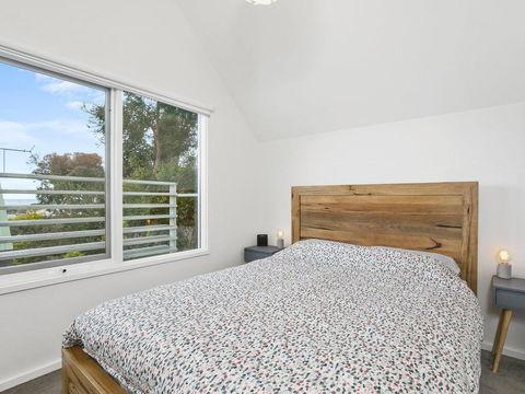 Point Roadknight Villa 3 - Accommodation Gladstone 3
