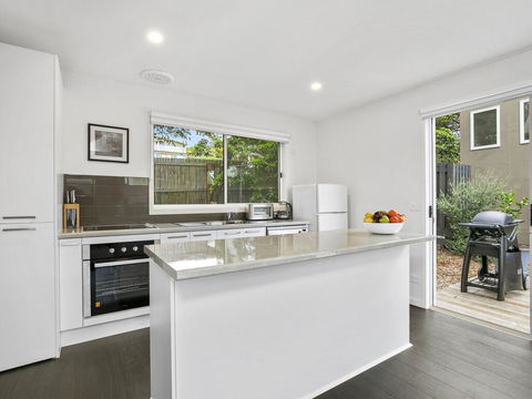 Point Roadknight Villa 3 - Accommodation Gladstone 0
