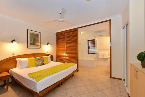 Poolside @ Hibiscus - Accommodation Gladstone 1