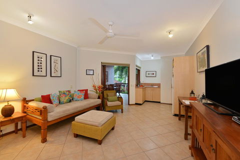 Poolside @ Hibiscus - Accommodation Gladstone 0