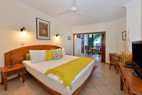 Poolside Studio - Accommodation Gladstone 0
