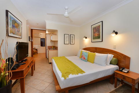 Poolside Studio - Accommodation Gladstone 3