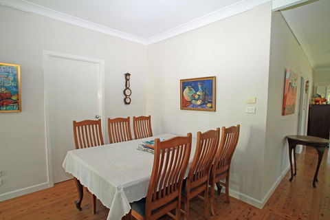 Pope's Beach House Getaway - Accommodation Gladstone 1