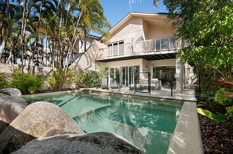 Port Douglas Condo - Accommodation Gladstone 0