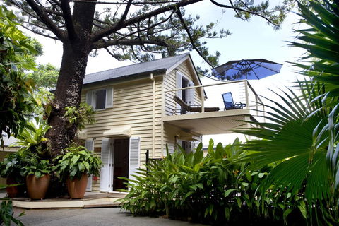 Port Douglas Cottage & Lodge - Accommodation Gladstone 0