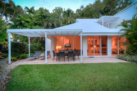 Port Douglas Mirage Villa 410 (3 BR) - Accommodation Gladstone 1