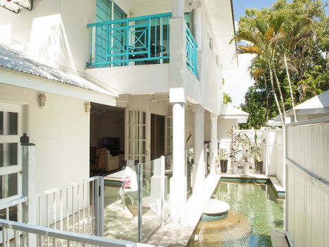 Port Douglas Paradise - Beach Villa - Accommodation Gladstone 1