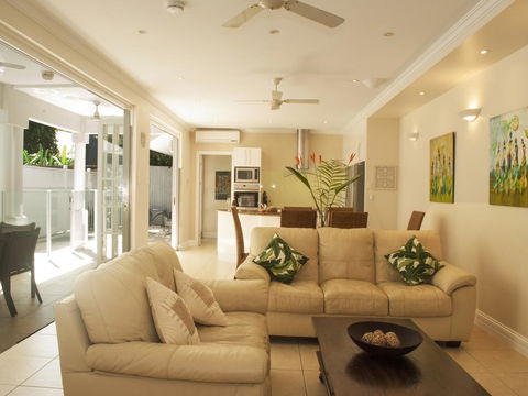 Port Douglas Paradise - Beach Villa - Accommodation Gladstone 2