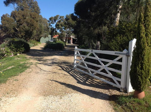 Port Elliot Rural Retreat - Accommodation Gladstone 0