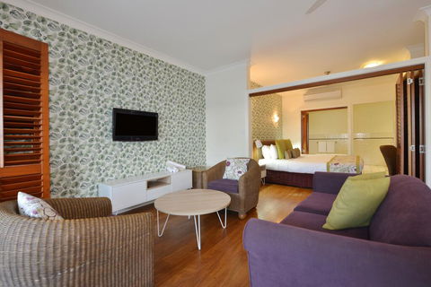 Portside On The Inlet - Accommodation Gladstone 2