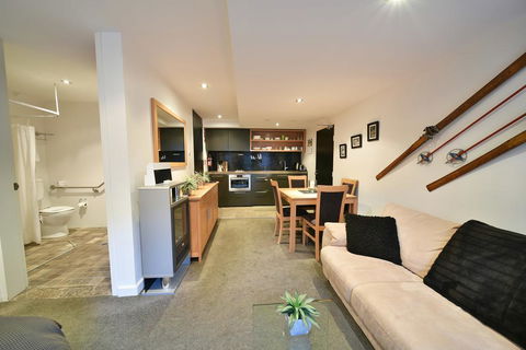 Powder 2A - Accommodation Gladstone 2