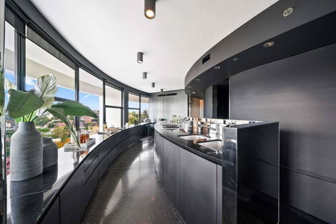 President Towers Apartment - Accommodation Gladstone 3