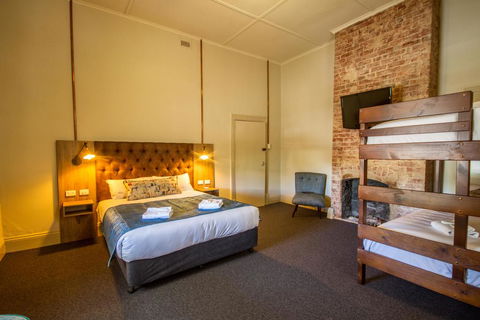Pretoria Hotel - Accommodation Gladstone 3