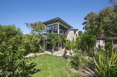 Pride Street Luxury 28 - Accommodation Gladstone 1