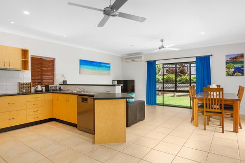 Private Large Cairns Family Home, Rainforest Views - Accommodation Gladstone 3