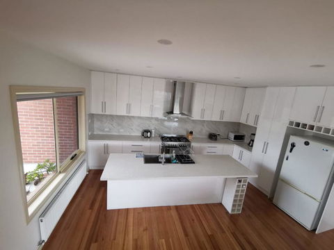 Private Luxury Bedroom - Accommodation Gladstone 1
