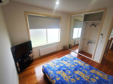 Private Luxury Bedroom - Accommodation Gladstone 2