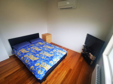 Private Luxury Bedroom - Accommodation Gladstone 0