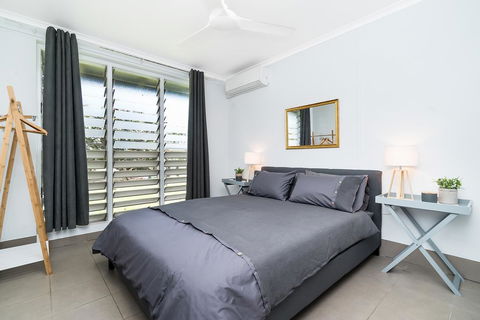 Private Pool, Big Backyard, Aircon - Paradise! - Accommodation Gladstone 2