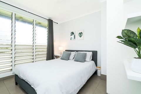 Private Pool, Big Backyard, Aircon - Paradise! - Accommodation Gladstone 3