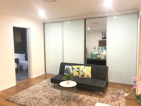 Private Room In Modern, Comfortable Home Stay - Accommodation Gladstone 1