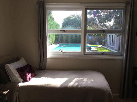 Private Studio - Accommodation Gladstone 1