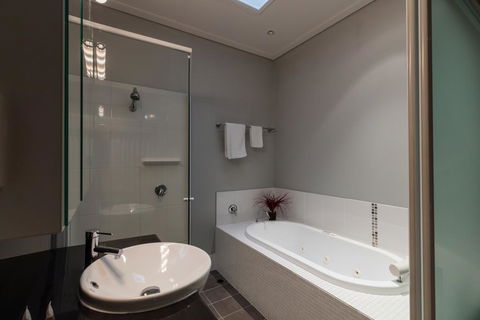 Promenade Executive Apartments - Accommodation Gladstone 3