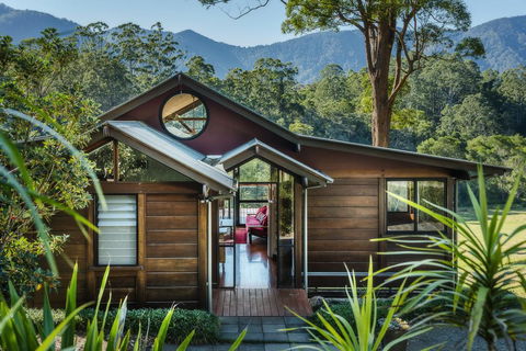 Promised Land Retreat - Accommodation Gladstone 0