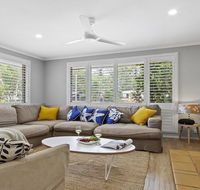 Pure Salt - beach house with pool 300m to beach - Accommodation Gladstone