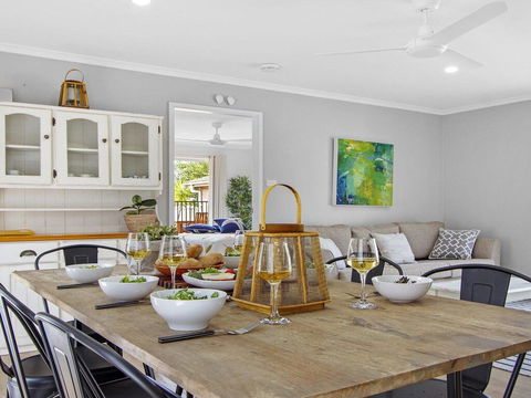 Pure Salt - Beach House With Pool, 300m To Beach - Accommodation Gladstone 2
