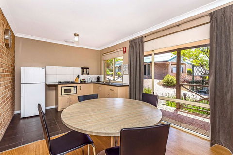 Quality Apartments Banksia Gardens - Accommodation Gladstone 0