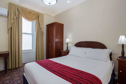 Quality Hotel Bentinck - Accommodation Gladstone 1