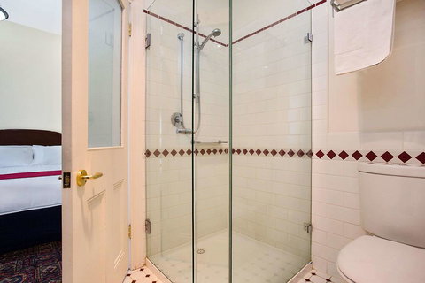 Quality Hotel Bentinck - Accommodation Gladstone 2