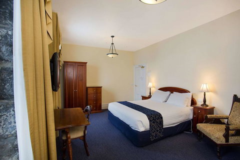 Quality Hotel Bentinck - Accommodation Gladstone 3