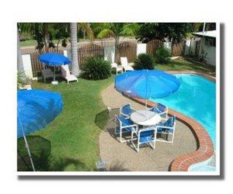 Queens Beach Hotel - Accommodation Gladstone 2