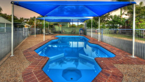 Queens Beach Tourist Village - Accommodation Gladstone 0