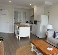 Quiet apartment walking distance to restaurants - Accommodation Gladstone