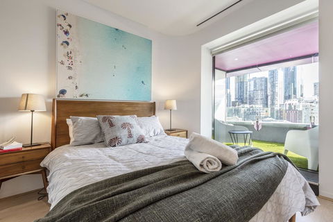 QV2 APARTMENT ON SWANSTON ST - Accommodation Gladstone 0