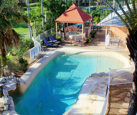 Rainbow Sands Resort - Accommodation Gladstone 2
