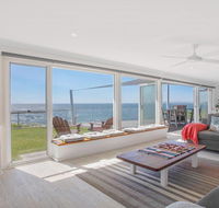 Rainbows End - soaring views north to Gerroa - Accommodation Gladstone