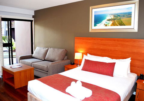 Ramada Hotel & Suites By Wyndham Cabramatta - Accommodation Gladstone 2