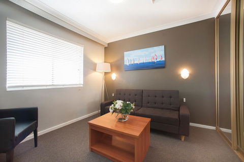 Ramada Hotel & Suites By Wyndham Cabramatta - Accommodation Gladstone 1