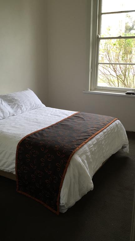 Rand Hotel - Accommodation Gladstone 2