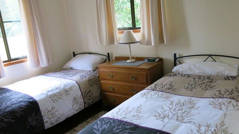 Ravensbourne Escape - Cedar Lodge - Accommodation Gladstone 3